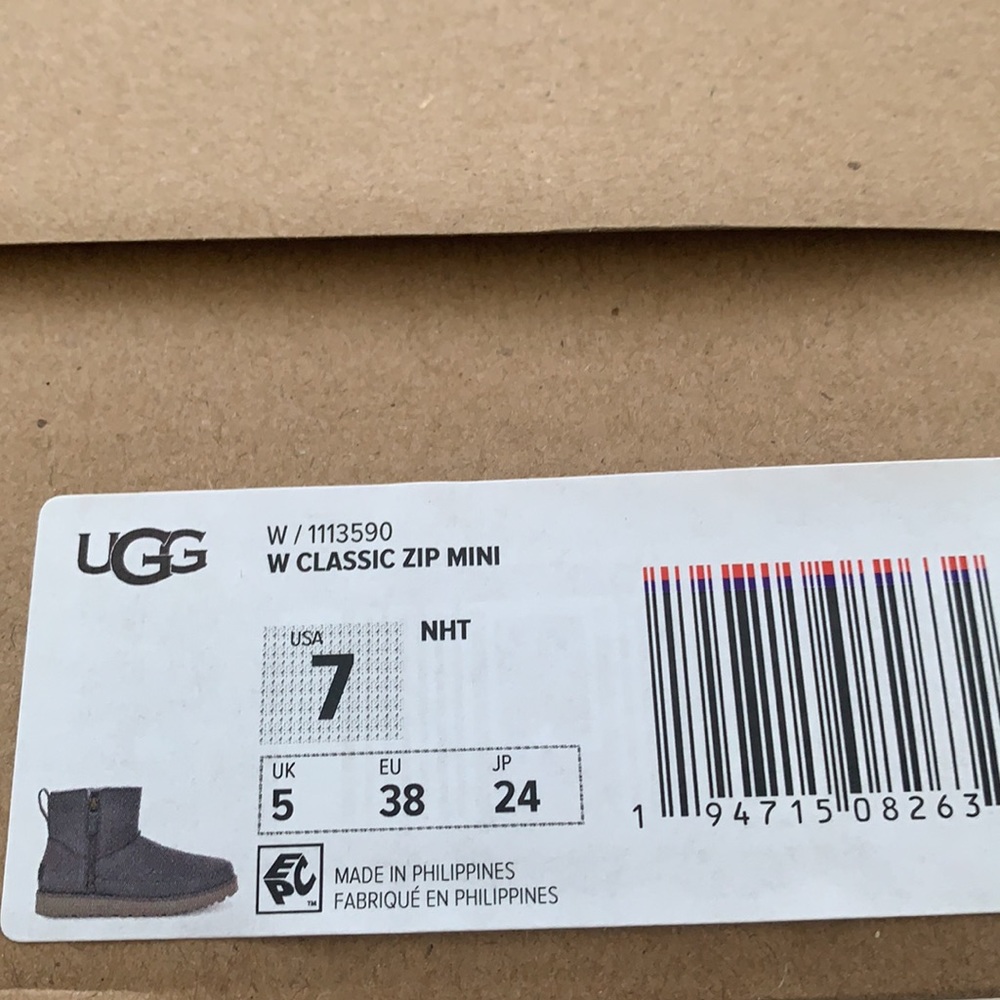 New UGG classic mini zip suede boots - Picture 5 of 14
